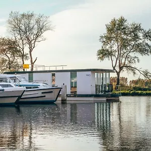 Botel Homeboat Glamping, Nieuwpoort